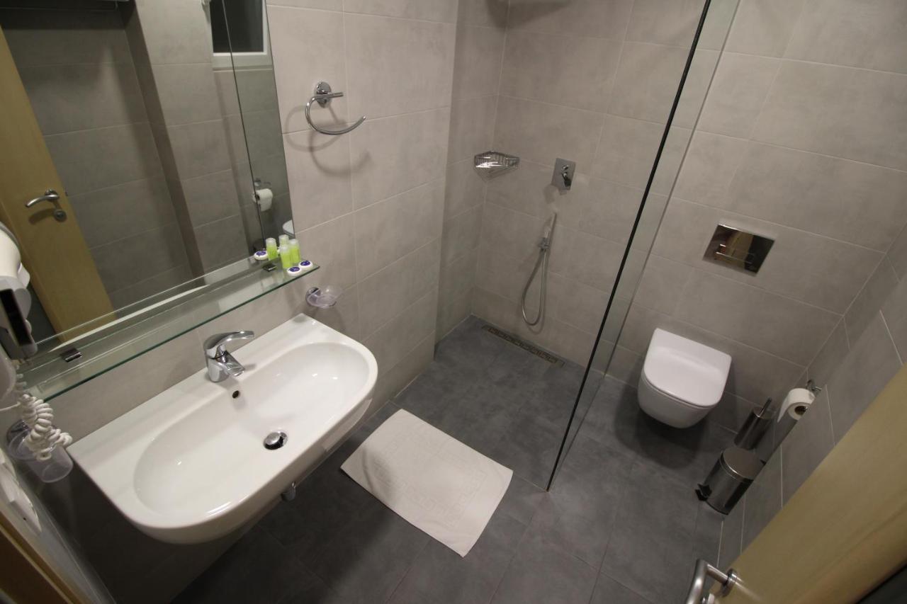 Hotel Ari ساراندا المظهر الخارجي الصورة