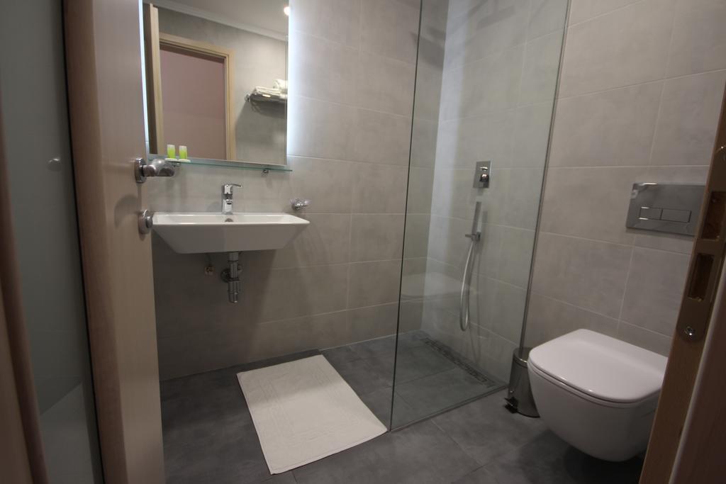 Hotel Ari ساراندا المظهر الخارجي الصورة