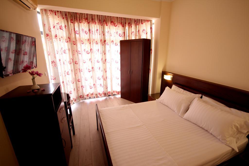 Hotel Ari ساراندا المظهر الخارجي الصورة